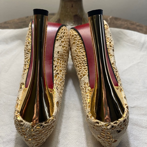 Women’s Size 6.5 YaYa Platform Creme and Gold Pumps 5” heel NEW! - Picture 3 of 7